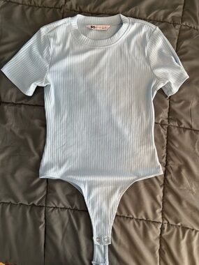 SO Pale Blue Ribbed Short-Sleeve Snap Bodysuit Crop Top